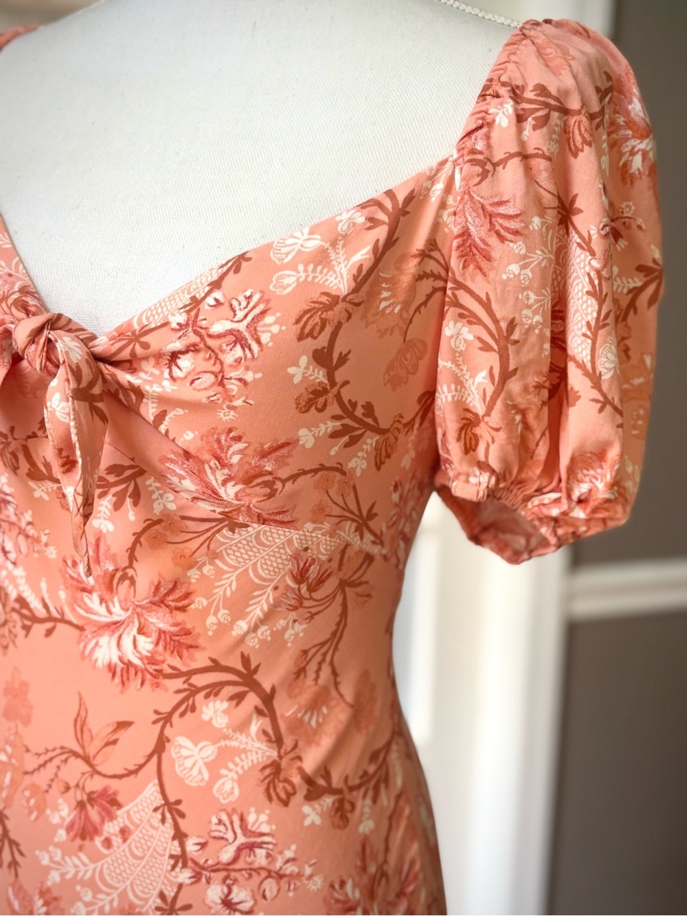 Hello Molly NWT Peach Floral Tie Front Puff Sleeve Midi Dress US 4 - Picture 4 of 14